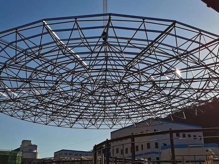 阜新螺栓球网架工程施工现场